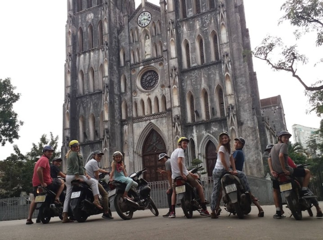 HANOI FOOD TOUR ON MOTORBIKE